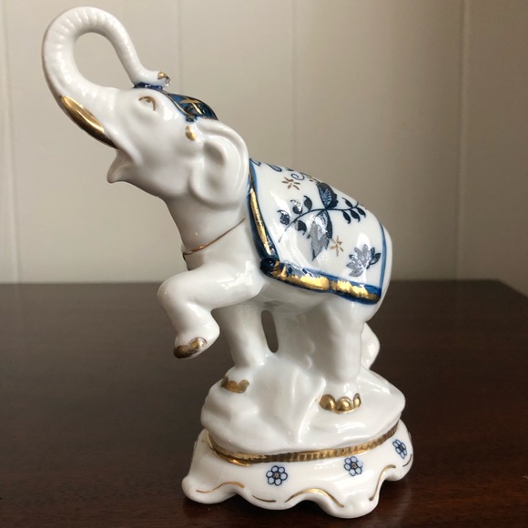 White Porcelain Good Luck Elephant by Seymour Mann, Limited from Vienna Woods, - Picture 1 of 6